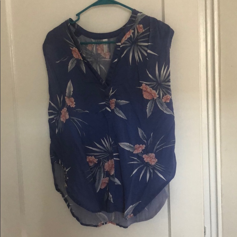 Gap lounge top
